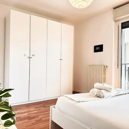 Apartman Peaceful Oasis With Balcony And Parking, Milánó