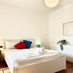 Peaceful Oasis With Balcony And Parking, Appartement Milan