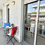 Peaceful Oasis With Balcony And Parking, Appartement