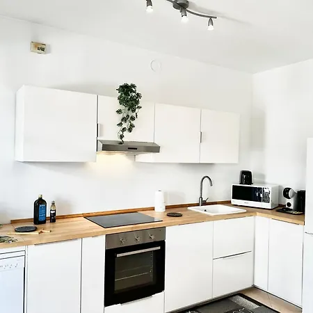 Peaceful Oasis With Balcony And Parking, Appartement *