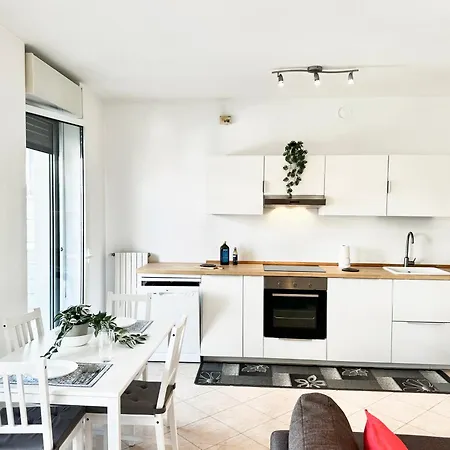 Peaceful Oasis With Balcony And Parking, Appartement Milan