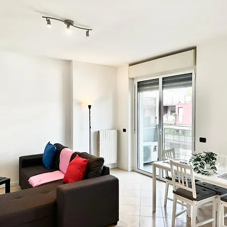Peaceful Oasis With Balcony And Parking, Appartement