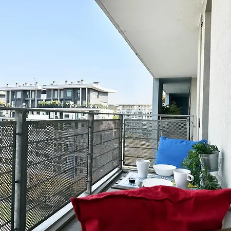Peaceful Oasis With Balcony And Parking, Apartament Mediolan