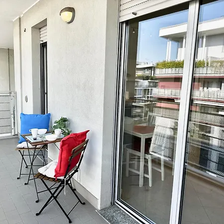 Peaceful Oasis With Balcony And Parking, Apartament