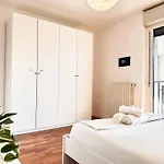 Апартаменты Peaceful Oasis With Balcony And Parking, Милан